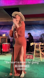 LeAnn Rimes feet photo thumbnail