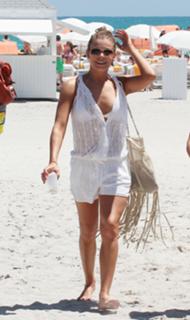 LeAnn Rimes feet photo thumbnail