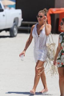 LeAnn Rimes feet photo thumbnail