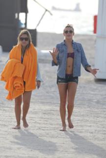 LeAnn Rimes feet photo thumbnail