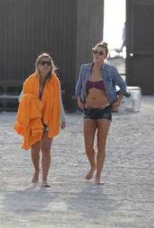 LeAnn Rimes feet photo thumbnail