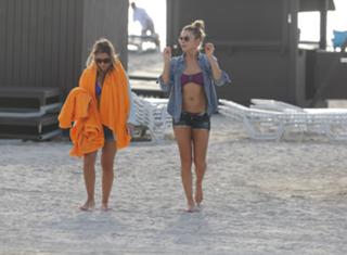 LeAnn Rimes feet photo thumbnail