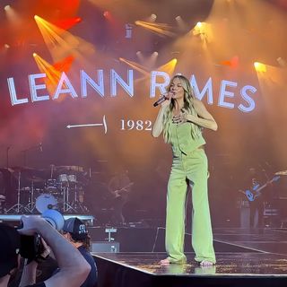 LeAnn Rimes feet photo 4