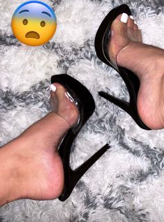 Lea Mary feet photo 14