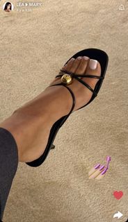 Lea Mary feet photo 3