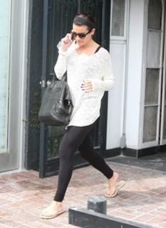 Lea Michele feet photo thumbnail