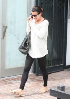 Lea Michele feet photo thumbnail