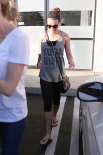 Lea Michele feet photo thumbnail