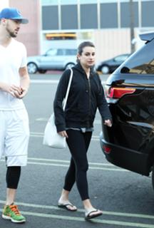 Lea Michele feet photo thumbnail