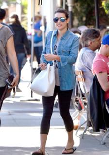 Lea Michele feet photo thumbnail