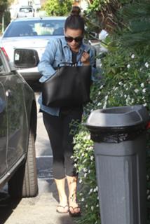 Lea Michele feet photo thumbnail
