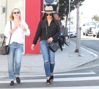 Lea Michele feet photo thumbnail