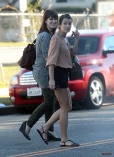 Lea Michele feet photo thumbnail