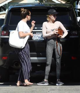 Lea Michele feet photo thumbnail
