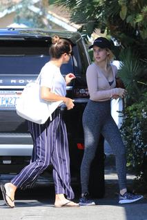 Lea Michele feet photo thumbnail
