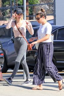 Lea Michele feet photo thumbnail