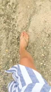 Lea Michele feet photo thumbnail