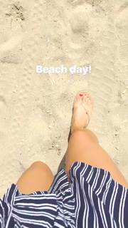 Lea Michele feet photo thumbnail