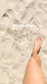 Lea Michele feet photo thumbnail
