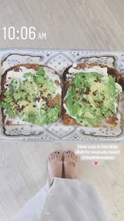 Lea Michele feet photo thumbnail