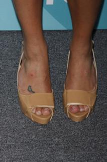 Lea Michele feet photo thumbnail
