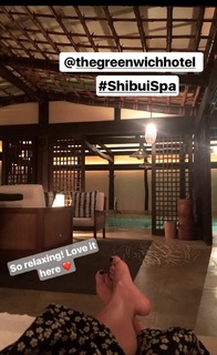 Lea Michele feet photo thumbnail