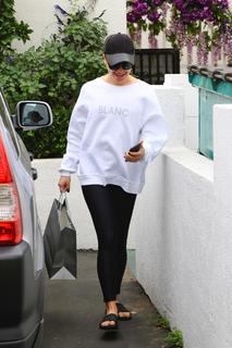 Lea Michele feet photo thumbnail