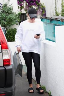 Lea Michele feet photo thumbnail