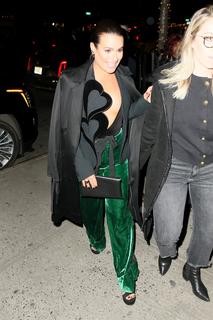 Lea Michele feet photo thumbnail