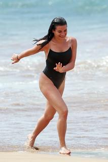 Lea Michele feet photo thumbnail