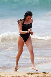 Lea Michele feet photo thumbnail