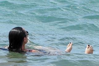 Lea Michele feet photo thumbnail
