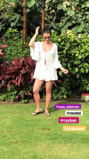 Lea Michele feet photo thumbnail