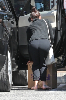 Lea Michele feet photo thumbnail