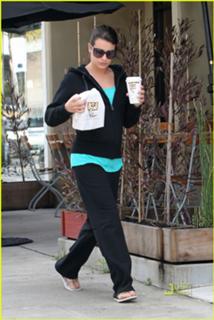 Lea Michele feet photo thumbnail
