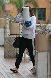 Lea Michele feet photo thumbnail