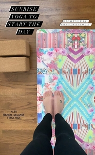 Lea Michele feet photo thumbnail