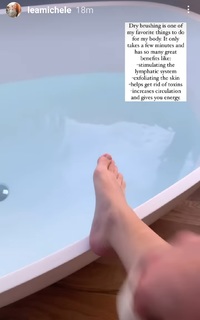 Lea Michele feet photo thumbnail