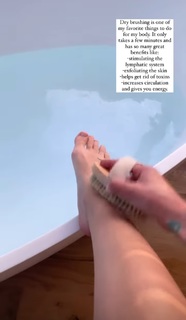 Lea Michele feet photo thumbnail