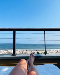 Lea Michele feet photo thumbnail