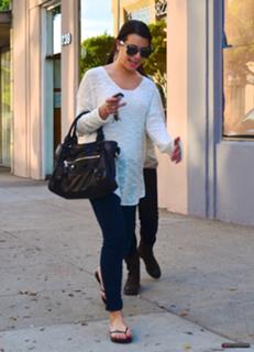 Lea Michele feet photo thumbnail