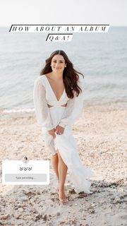 Lea Michele feet photo thumbnail