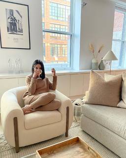 Lea Michele feet photo thumbnail