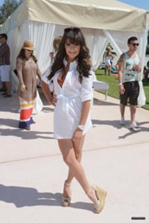 Lea Michele feet photo thumbnail