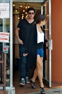 Lea Michele feet photo thumbnail