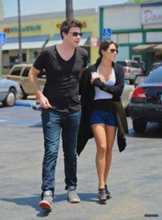 Lea Michele feet photo thumbnail