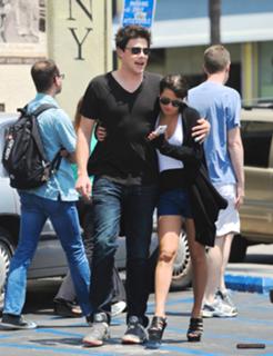 Lea Michele feet photo thumbnail