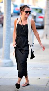 Lea Michele feet photo thumbnail