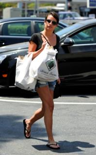 Lea Michele feet photo thumbnail