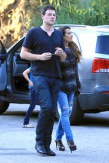 Lea Michele feet photo thumbnail
